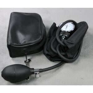 Santamedical Aneroid Sphygmomanometer Manual Blood Pressure Cuff Adult w/ Case
